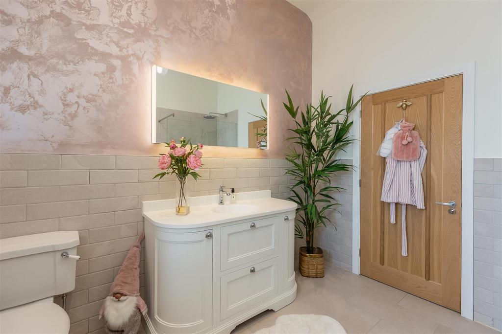The Smithy Shower Room-3.jpg