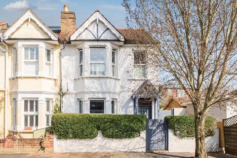 14 Thurlow Road, London, W7 2JG
