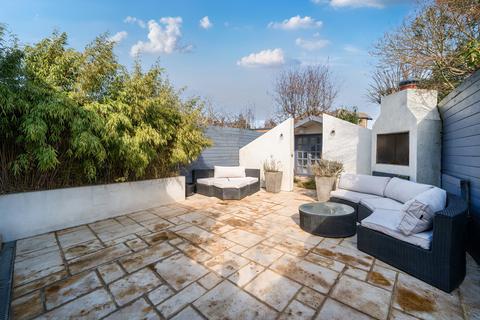 14 Thurlow Road, London, W7 2JG