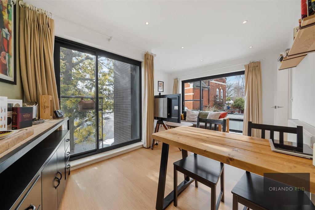 Flat 4, 559 Wandsworth Road SW8 3 JD-3.jpg