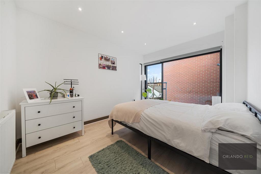Flat 4, 559 Wandsworth Road SW8 3 JD-6.jpg