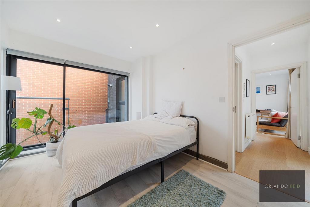 Flat 4, 559 Wandsworth Road SW8 3 JD-11.jpg