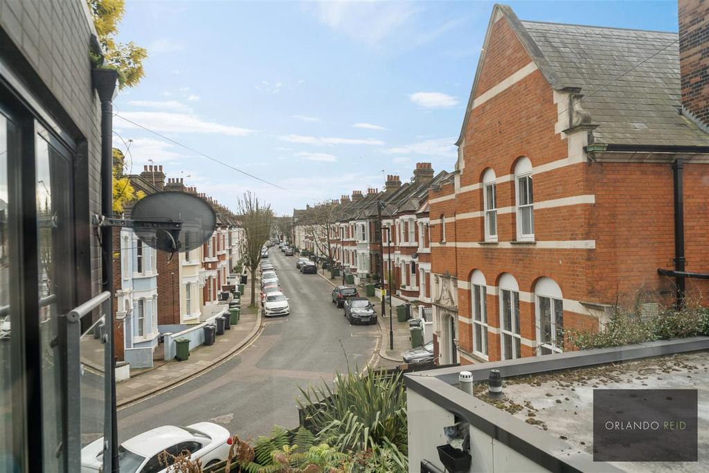 Flat 4, 559 Wandsworth Road SW8 3 JD-10.jpg