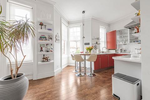 3 bedroom flat for sale, Parsifal Road, West Hampstead, London, NW6