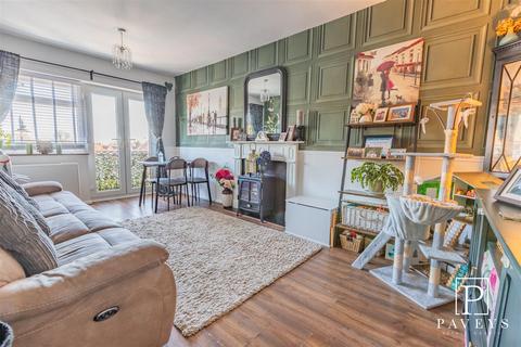 2 bedroom flat for sale, Connaught Avenue, Frinton-On-Sea