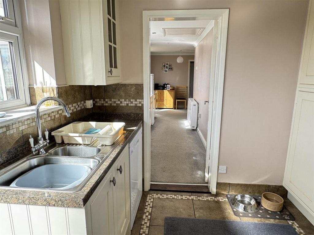 Kitchen (2)