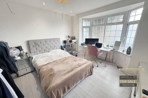 2 Sutton Way, Hounslow, TW5 0JA