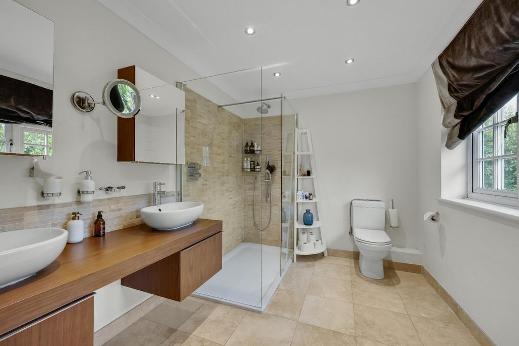Main En Suite