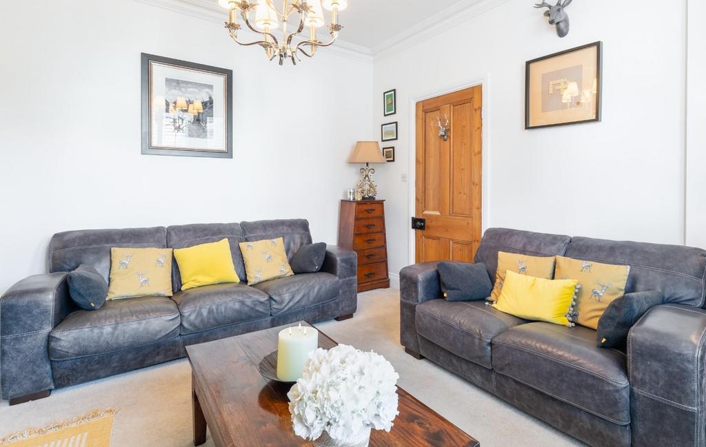 Living room-2.jpg