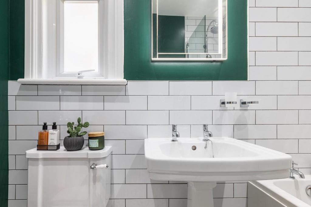 Bathroom-2.jpg