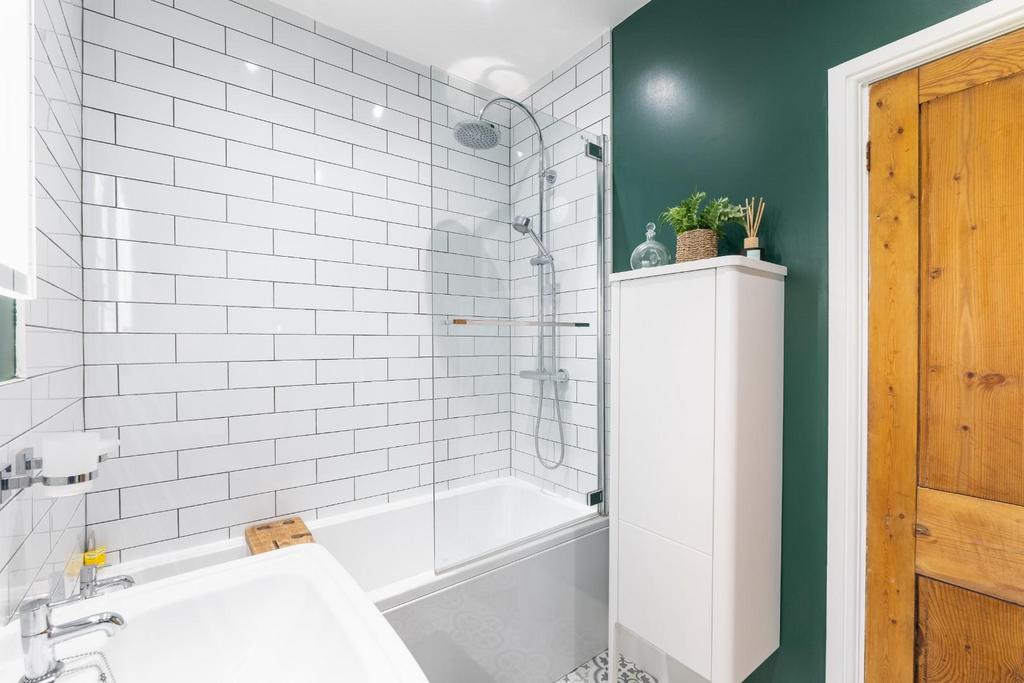Bathroom-3.jpg