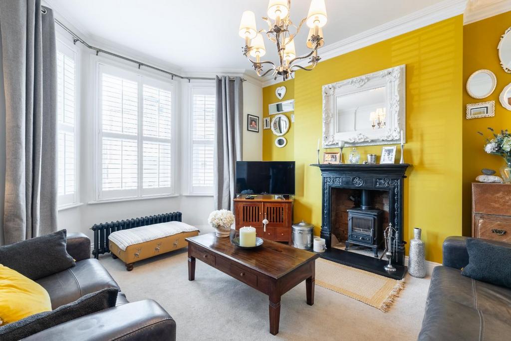 Living room-1.jpg