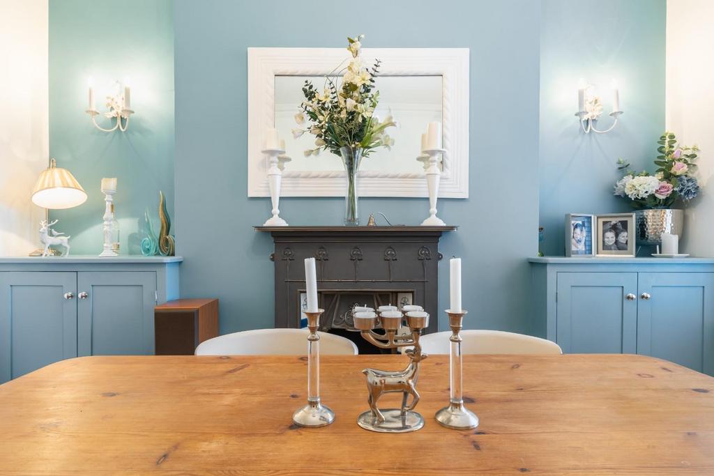 Dining room-2.jpg