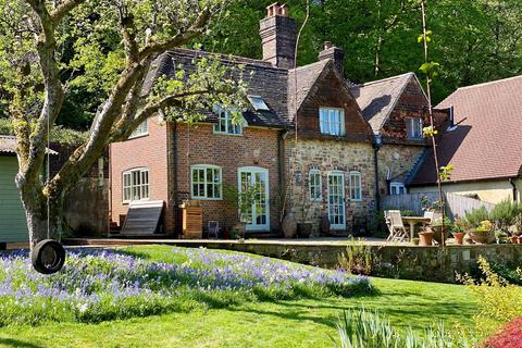 64 Lower Street, Haslemere, GU27 2NX