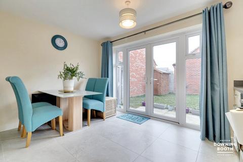 27 Tye Road, Fradley, Lichfield, WS13 8GW