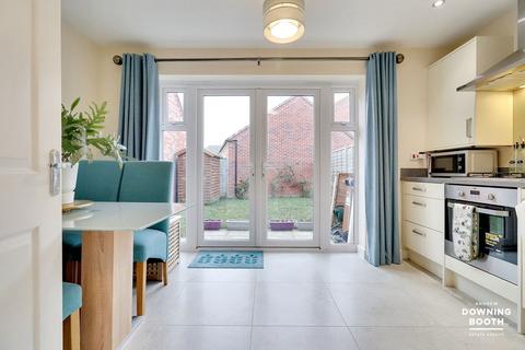 27 Tye Road, Fradley, Lichfield, WS13 8GW