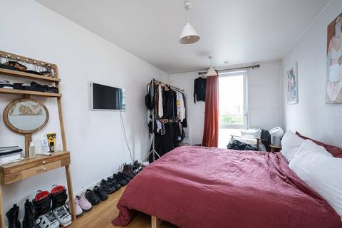 2 bedroom flat to rent, Queensbridge Road, Haggerston, London, E2