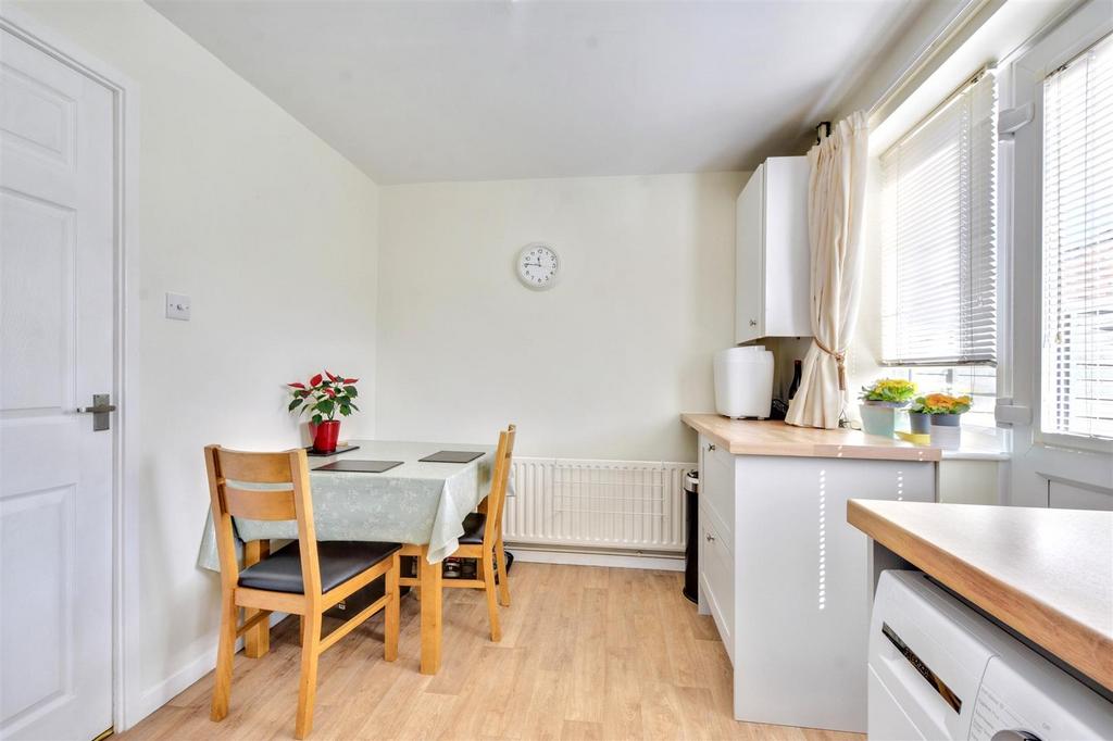 Kitchen 2.jpeg