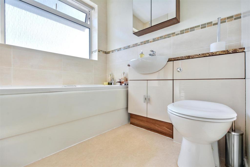Bathroom 1.jpeg