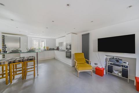 365 Hackney Road, London, E2 8PR