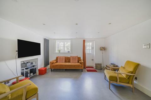 365 Hackney Road, London, E2 8PR