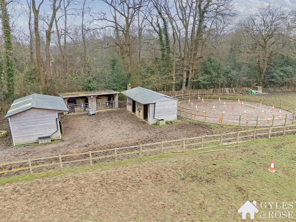 Stables and Round Pen