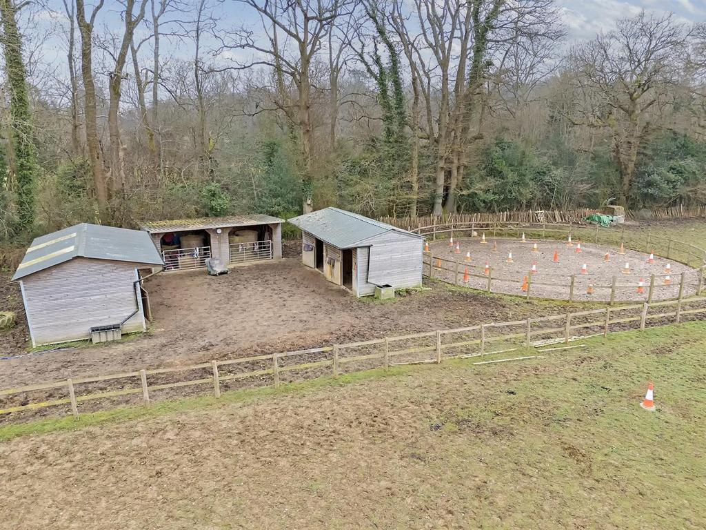 Stables and Round Pen