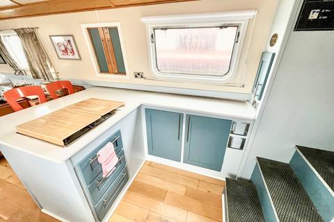 1 bedroom houseboat for sale, Ferry Road, Thames Ditton KT7