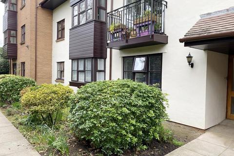 2 bedroom flat for sale, Berkeley Court, Moorside Road, West Moors, Ferndown, BH22