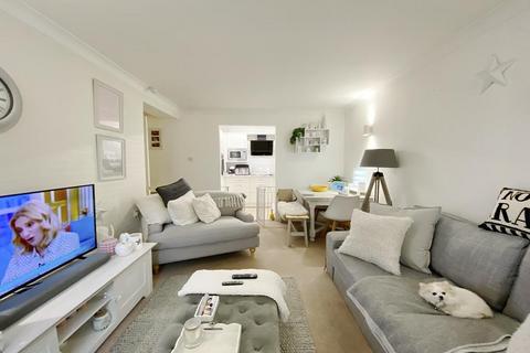 2 bedroom flat for sale, Berkeley Court, Moorside Road, West Moors, Ferndown, BH22