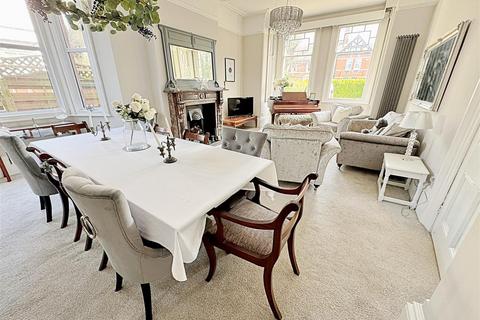 10 Abbey Park Road, Grimsby, DN32 0HR
