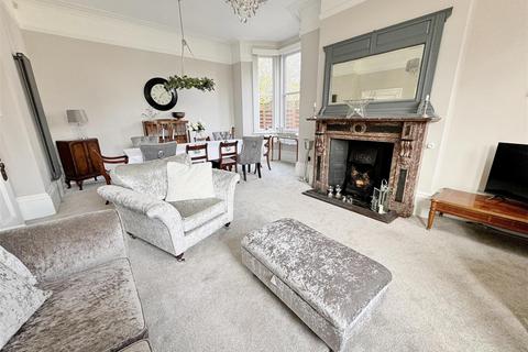10 Abbey Park Road, Grimsby, DN32 0HR