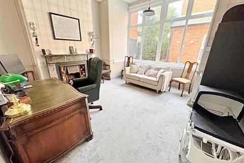 10 Abbey Park Road, Grimsby, DN32 0HR