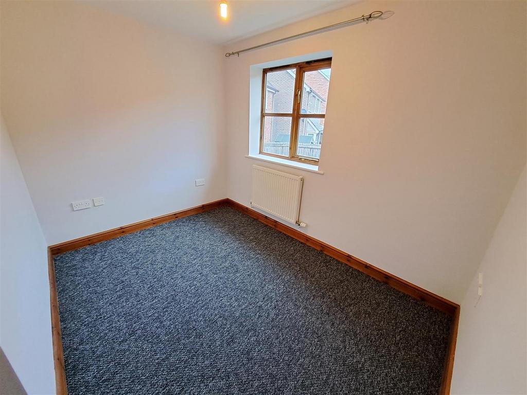 Bed 2.jpg