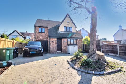 4 bedroom detached house to rent, London Road, Wickford