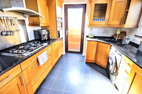 4 bedroom detached house to rent, London Road, Wickford