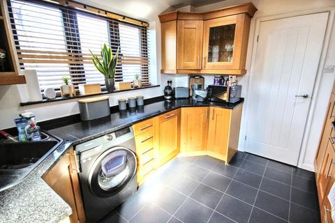 4 bedroom detached house to rent, London Road, Wickford