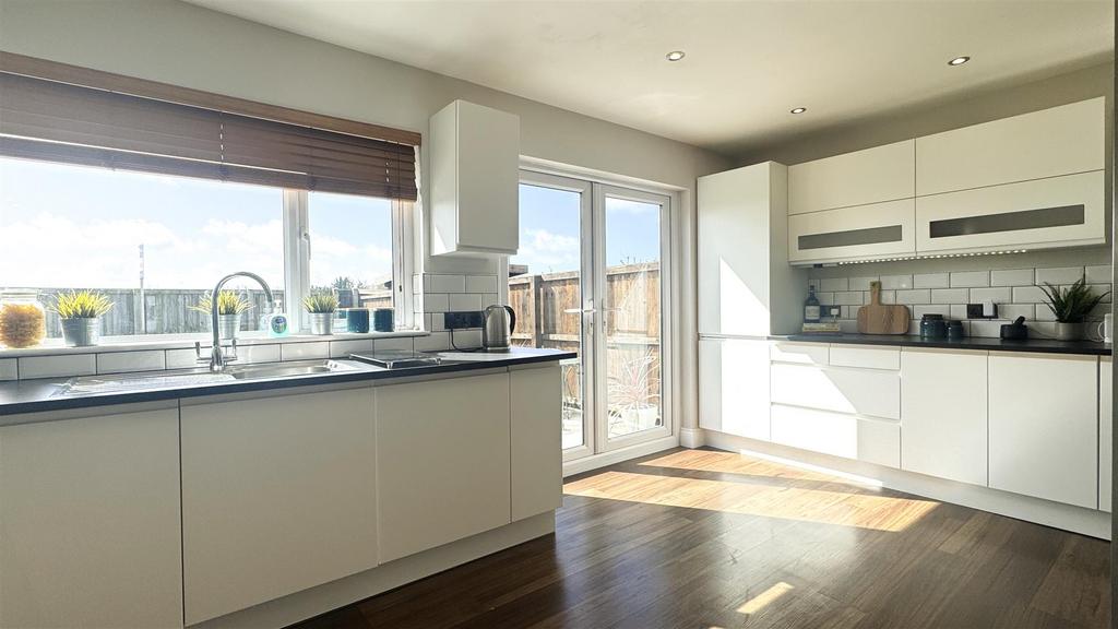 Kitchen 1.jpg
