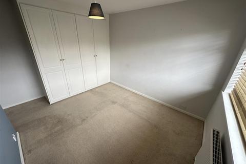 3 bedroom semi-detached house to rent, Hawthorn Close,,Brighouse