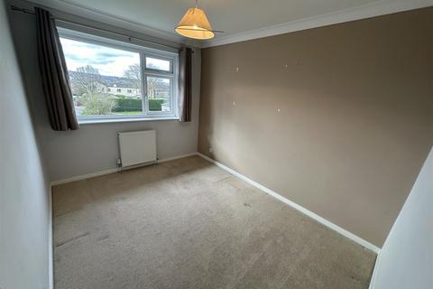 3 bedroom semi-detached house to rent, Hawthorn Close,,Brighouse