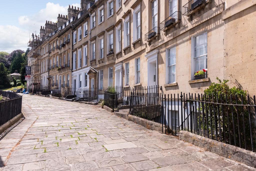 Flat 5, 9 Walcot Parade, Bath BA1 5 NF-2.jpg