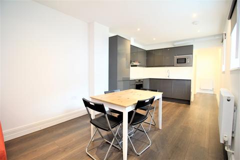 2 bedroom apartment to rent, Wendover Road, London NW10