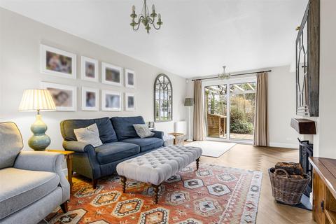20 Goddards Close, Little Berkhamsted, Hertford, SG13 8NA