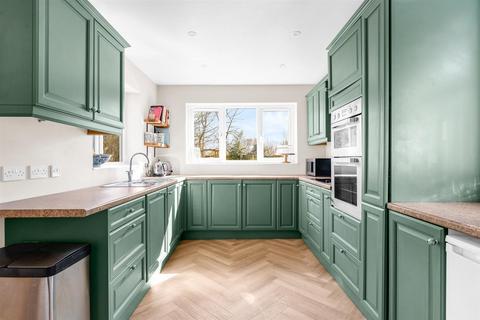 20 Goddards Close, Little Berkhamsted, Hertford, SG13 8NA