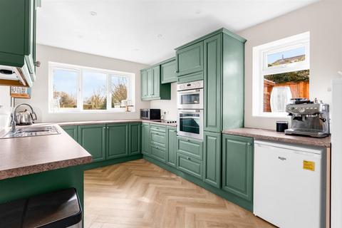 20 Goddards Close, Little Berkhamsted, Hertford, SG13 8NA