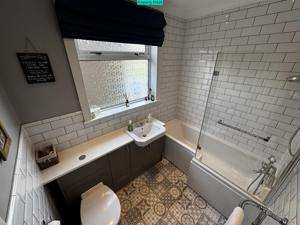 Family Bathroom1