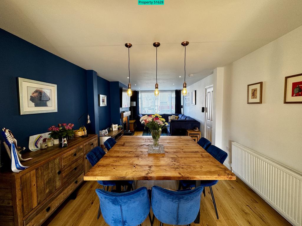 Dining1