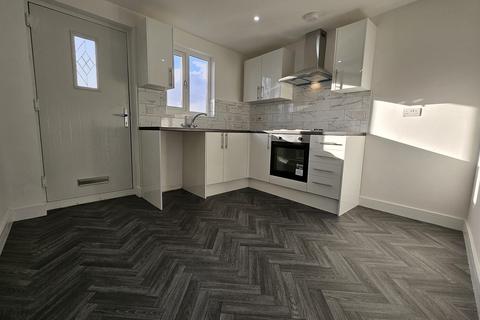 2 bedroom duplex to rent, Langley High Street, Oldbury B69