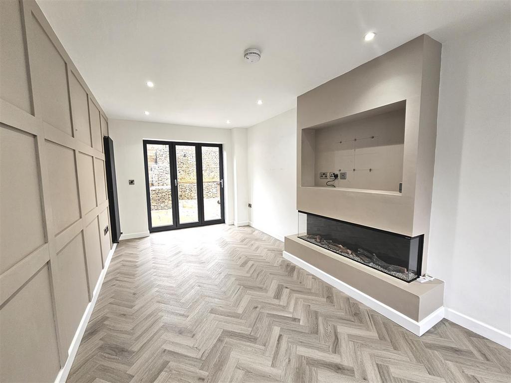 Living Room 1 of 1.jpg