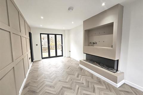 5 Ashenhurst Way, Leek, ST13 5SB